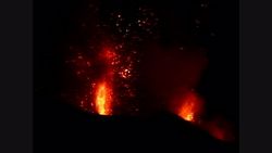 SD版エトナ火山sapienza割れ目噴火2001年７月.wmv