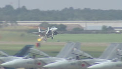 在飞行 2006 Hyakuri 空军基地航空节开幕巡航